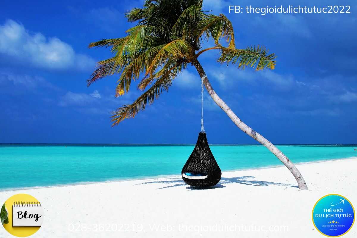 Bãi biển cát trắng được vun tạo từ san hô ở Maldives-thegioidulichtutuc